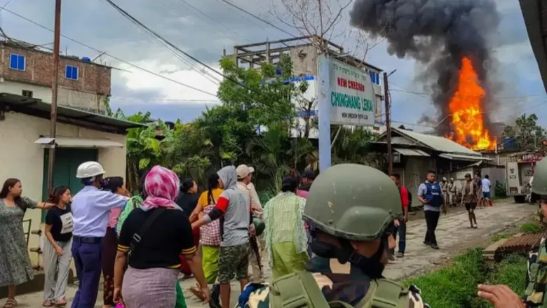 மணிப்பூரில் மீண்டும் வன்முறை, காங்போக்பியில் மாவட்ட உயர் அதிகாரி அலுவலகம் தாக்கப்பட்டது!