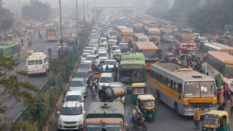 ஏப்ரல் 1 முதல் எரிபொருள் நிலையங்களில் 15 ஆண்டுகளுக்கும் மேலான வாகனங்களுக்கு பெட்ரோல் வழங்குவதை டெல்லி அரசு நிறுத்துகிறது.