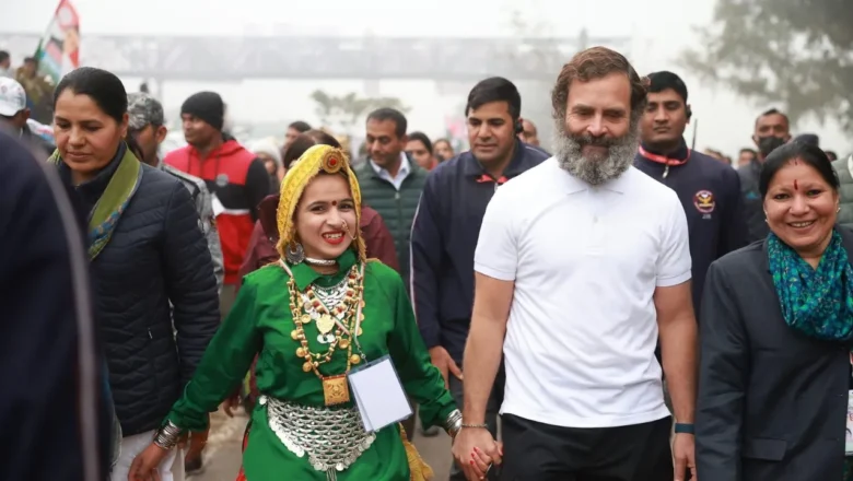 ஹிமானி நர்வால் கொலை வழக்கு: குற்றவாளிகள் ‘மொபைல் சார்ஜர் கேபிள்’ மூலம் அவரைக் கொன்றதாக போலீசார் தெரிவிக்கின்றனர்.