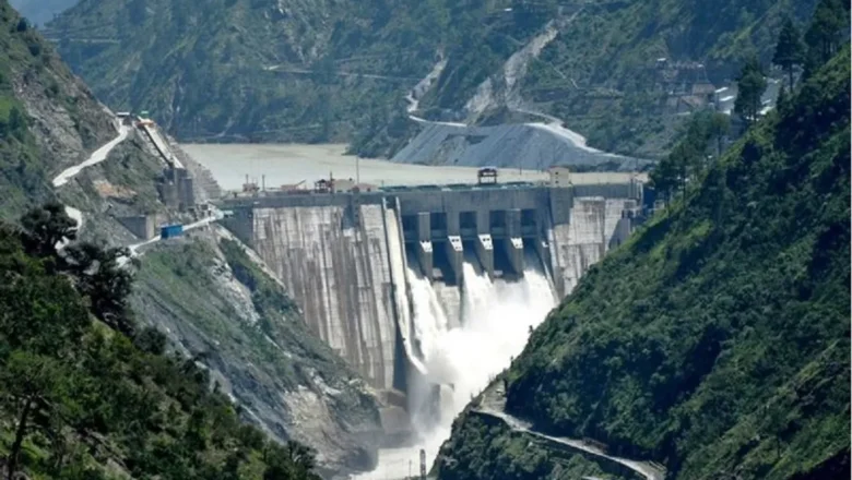 பாக்லிஹார் அணையின் செனாப் நதி நீரையும் இந்தியா நிறுத்துகிறது.