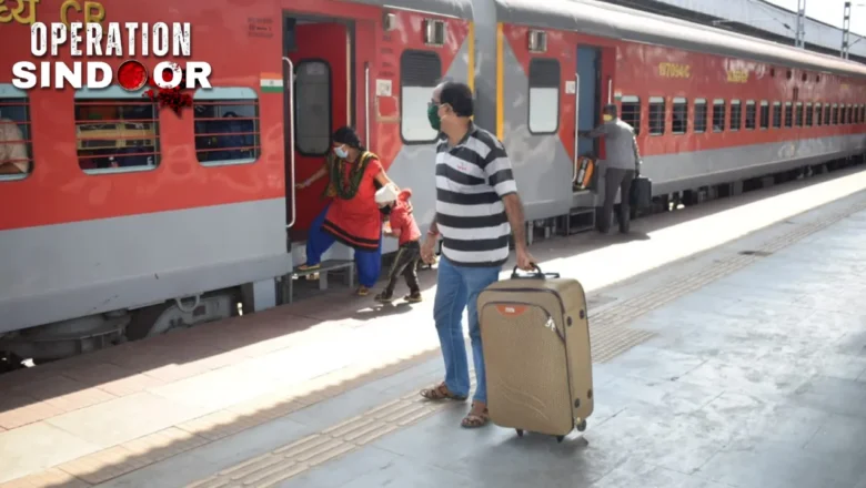 ஜம்மு-காஷ்மீரில் சிக்கித் தவிக்கும் மக்களை வெளியேற்ற இந்தியா ஐந்து சிறப்பு ரயில்களை இயக்குகிறது.
