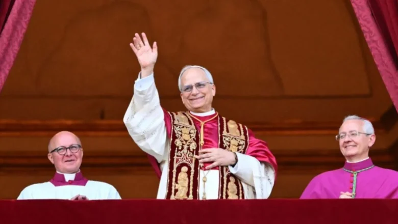 வரலாற்றில் முதல் அமெரிக்க போப், போப் லியோ XIV.