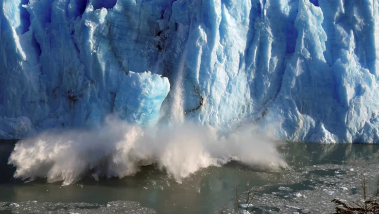 உருகும் பனிப்பாறைகள், கடலோர நகரங்கள் நீரில் மூழ்கும் அபாயம்!