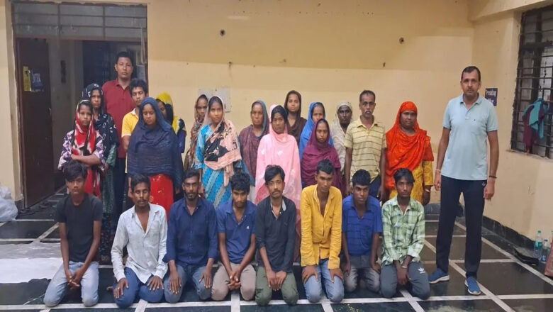 இந்தியாவில் சட்டவிரோதமாக வசித்து வந்த 25 வங்கதேச பிரஜைகளை டெல்லி போலீசார் கைது செய்தனர்.