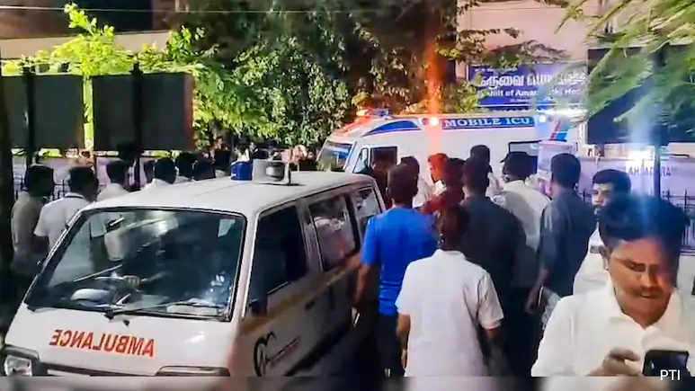 கரூரில் கூட்ட நெரிசலில் சிக்கி உயிரிழந்தவர்களின் எண்ணிக்கை 41 ஆக உயர்ந்துள்ளது.