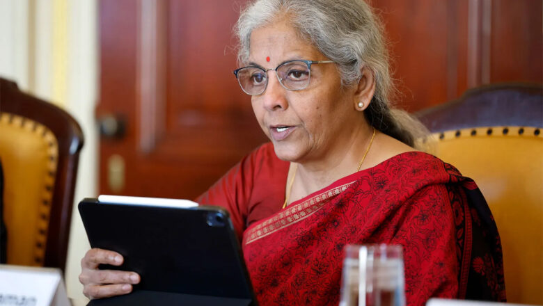 ரஷ்யாவிடமிருந்து இந்தியா தொடர்ந்து கச்சா எண்ணெய் வாங்கும்: நிதியமைச்சர் நிர்மலா சீதாராமன்!