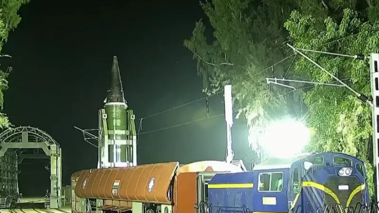 ரயிலில் இருந்து ஏவப்பட்ட 2,000 கி.மீ தூரமுள்ள இந்தியாவின் ‘அக்னி-பிரதம ஏவுகணை’.