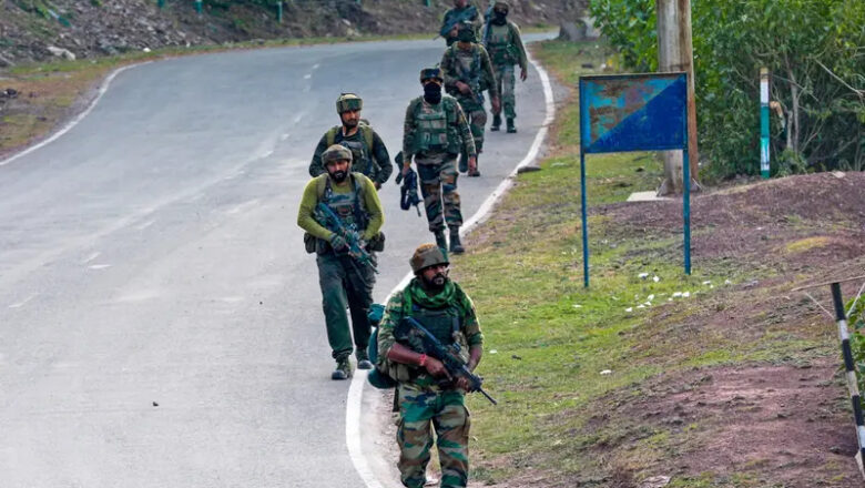 தொடர்ந்து மூன்றாவது நாளாக காணாமல் போன இரண்டு ராணுவ வீரர்களைத் தேடும் பணி தொடர்கிறது!